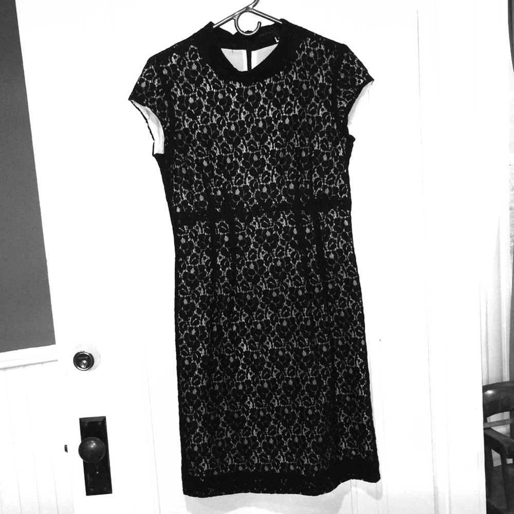 Lacy dress EUC Chances R Designs
